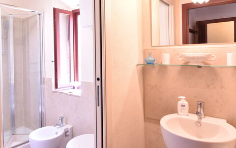 Podere Le Muricce: Mirror, Brown, Sink, Tap, Bathroom Sink, Plumbing Fixture, Property, Purple, Bathroom, Wood