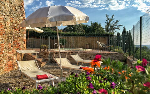 Casa Le Crete: Cloud, Flower, Sky, Plant, Plant Community, Botany, Umbrella, Tree, Natural Landscape, Outdoor Furniture