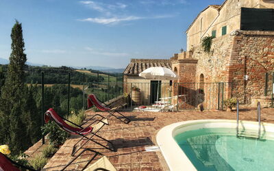 Casa Le Crete: Sky, Water, Property, Building, Cloud, Window, Plant, Swimming Pool, Leisure, Tree