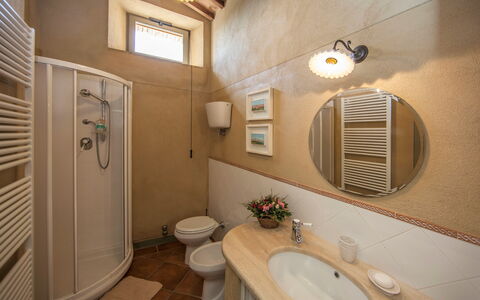 Villa San Giovanni: Brown, Mirror, Sink, Property, Tap, Bathroom Sink, Plumbing Fixture, Interior Design, Bathroom, Architecture