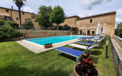 Villa Delle Palme: Plant, Cloud, Sky, Property, Building, Flowerpot, Tree, Urban Design, Shade, Leisure