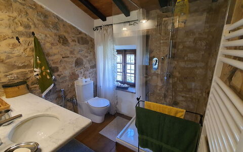 Il Cantuccio: Mirror, Tap, Plumbing Fixture, Sink, Bathroom, Wood, Purple, Interior Design, Architecture, Floor