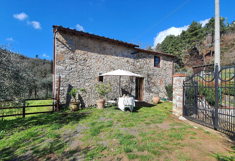Il Cantuccio: Sky, Cloud, Plant, Property, Building, Tree, Land Lot, Rural Area, Cottage, Grass