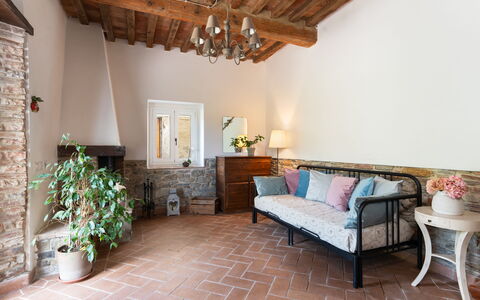 Villa Dei Tigli: Plant, Property, Furniture, Building, Houseplant, Interior Design, Floor, Living Room, Wood, Flowerpot