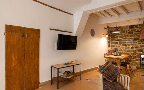 La Piccina: Table, Furniture, Building, Wood, Interior Design, Flooring, Floor, Hardwood, Ceiling, Desk