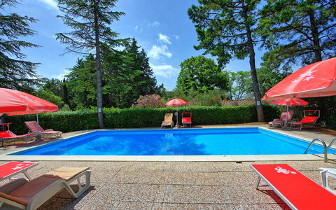 Leccino: Water, Plant, Cloud, Sky, Property, Swimming Pool, Umbrella, Azure, Shade, Tree