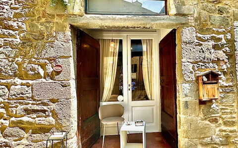 Vicolo Della Scala Rooms: Window, Building, Door, Wood, Brick, Plant, Chair, House, Curtain, Facade