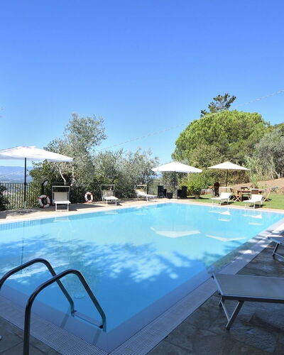 Villa Sette Ponti Levante: Plant, Sky, Property, Water, Swimming Pool, Table, Azure, Shade, Outdoor Furniture, Tree