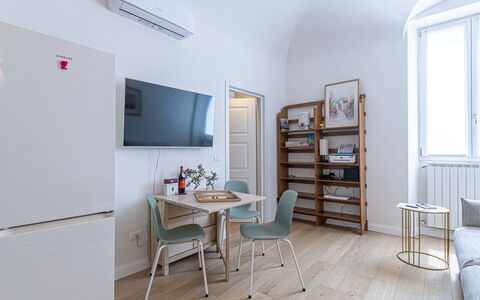 Atelier la Scala: Furniture, Property, Table, Chair, Wood, Interior Design, Building, Living Room, Floor, Shelf