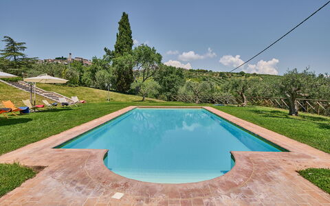 Villa Conte Jacopo: Sky, Water, Property, Cloud, Swimming Pool, Azure, Plant, Tree, Body Of Water, Shade