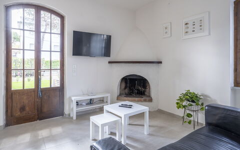 Dimora Del Capitano: Property, Table, Furniture, Picture Frame, Couch, Interior Design, Plant, Window, Wood, Houseplant