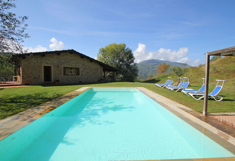 Casetta Verde: Water, Cloud, Sky, Plant, Property, Swimming Pool, Building, Azure, Shade, Tree