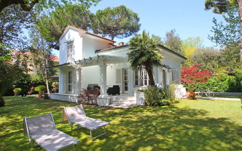 Villa Le Macchie: Plant, Sky, Building, Property, Window, Tree, House, Land Lot, Cottage, Residential Area