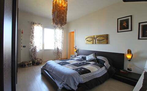 Panorama: Property, Furniture, Picture Frame, Building, Comfort, Wood, Textile, Interior Design, Floor, Flooring