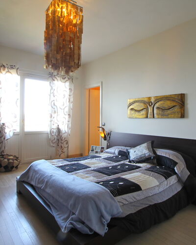 Panorama: Property, Furniture, Picture Frame, Building, Comfort, Wood, Textile, Interior Design, Floor, Flooring