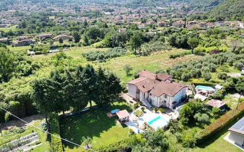 Casa Luigi: Plant, Sky, Green, Building, Tree, Natural Landscape, Land Lot, Urban Design, Neighbourhood, Landscape