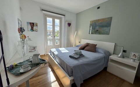 Galleria Degli Artisti: Furniture, Property, Table, Picture Frame, Comfort, Window, Interior Design, Wood, Bed Frame, Building