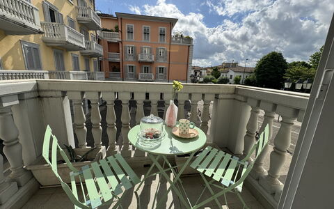 Galleria Degli Artisti: Cloud, Daytime, Building, Furniture, Sky, Chair, Window, Table, Outdoor Furniture, Urban Design