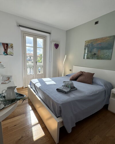 Galleria Degli Artisti: Furniture, Property, Table, Picture Frame, Comfort, Window, Interior Design, Wood, Bed Frame, Building