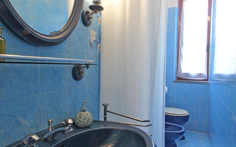 Casa Il Prato: Mirror, Property, Sink, Blue, Plumbing Fixture, Light, Tap, Azure, Window, Bathroom