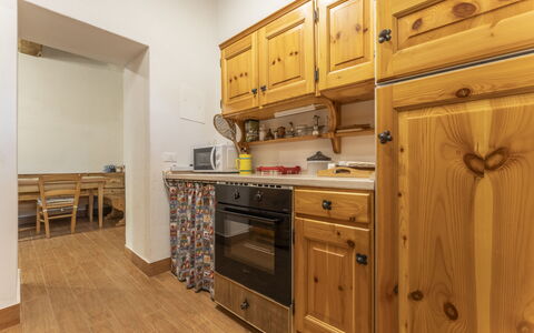 Le Casaline Di Sopra, Massa Marittima: Countertop, Cabinetry, Furniture, Drawer, Kitchen, Wood, Building, Chair, Interior Design, Wood Stain