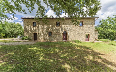 Le Casaline Di Sopra, Massa Marittima: Plant, Sky, Window, Building, Tree, Cloud, Land Lot, Cottage, Grass, Landscape