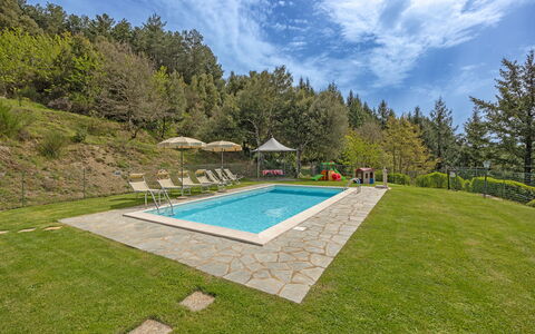 La Montanina: Cloud, Sky, Plant, Tree, Swimming Pool, Water, Land Lot, Rectangle, Building, Shade