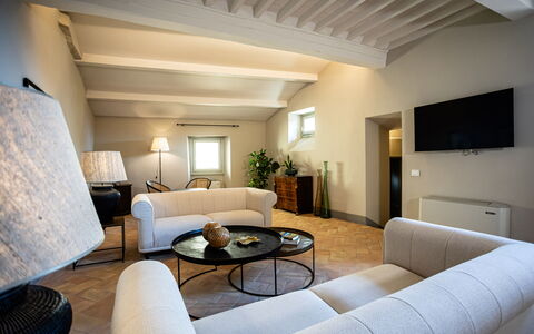 Appartamento Vagnucci: Furniture, Picture Frame, Table, Property, Couch, Comfort, Building, Interior Design, Architecture, Flooring