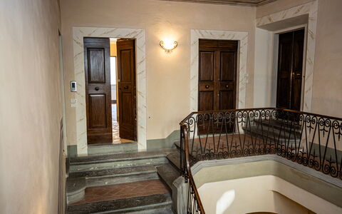 Appartamento Vagnucci: Property, Picture Frame, Wood, Building, Door, Lighting, Interior Design, Window, Architecture