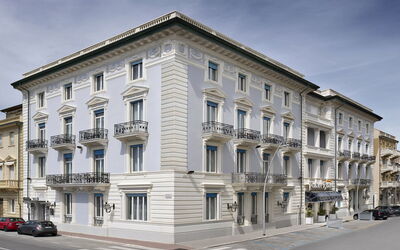 Butterfly With Beach & Breakfast Included