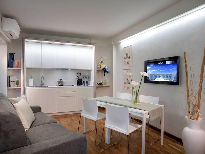 Butterfly With Beach & Breakfast Included