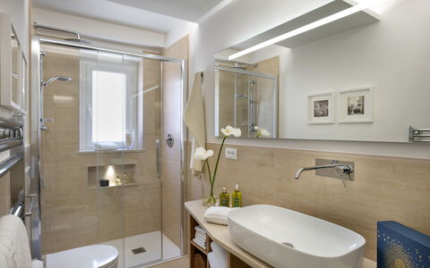 Boheme With Beach & Breakfast Included: Mirror, Tap, Plumbing Fixture, Sink, Property, Bathroom, Bathroom Sink, Purple, Building, Interior Design