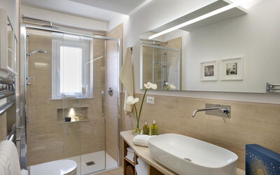 Boheme With Beach & Breakfast Included