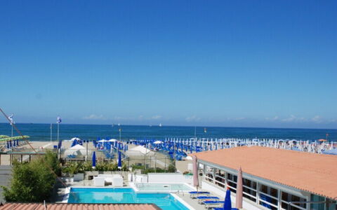 Tosca With Beach & Breakfast Included: Water, Sky, Cloud, Plant, Coastal And Oceanic Landforms, Swimming Pool, Beach, Leisure, Tree, Horizon