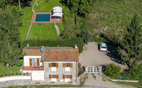 Villa Chicco: Plant, Building, Window, Slope, House, Land Lot, Urban Design, Vehicle, Tree, Residential Area