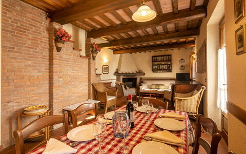 La Maggiolina & La Bastide: Table, Furniture, Property, Tableware, Chair, Interior Design, Building, Lighting, Real Estate, Wood