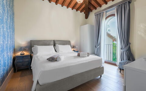 Ciliegino Spereto Apartment, Pool And Relax , Mont: Interior Design, Bedroom, Home, Furniture, Bed, Linens, Room, Bedding, Apartment, Bed Frame