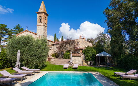Villa Pietrafitta: Water, Plant, Cloud, Sky, Property, Building, Green, Blue, Azure, Tree