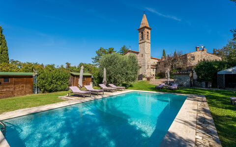 Villa Pietrafitta: Water, Plant, Sky, Property, Building, Swimming Pool, Azure, Nature, Tree, Architecture