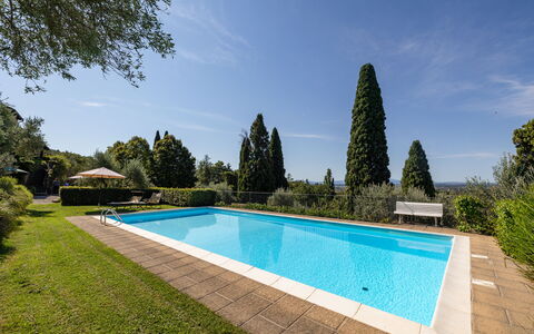 Villa Delle Rose: Water, Cloud, Sky, Plant, Swimming Pool, Azure, Tree, Body Of Water, Leisure, Grass
