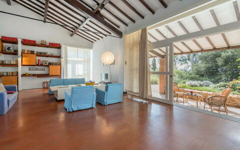 Poggetti San Luigi Country Home Follonica: Table, Furniture, Property, Wood, Interior Design, Shelf, Flooring, Floor, Wall, Chair