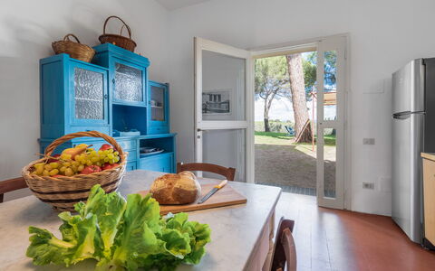 Poggetti San Luigi Country Home Follonica: Food, Azure, Cabinetry, Wood, Interior Design, Ingredient, Tableware, Table