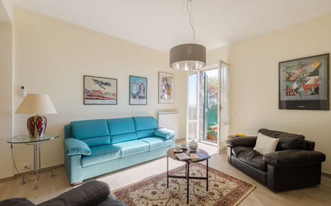 Casa Maria: Furniture, Interior Design, Flooring, Couch, Floor, Room, Wood, Ceiling, Living Room, Picture Frame