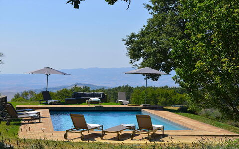 Villa Il Troscione: Swimming Pool, Sunlounger, Outdoor Furniture, Shade, Resort, Garden, Landscaping, Eco Hotel, Chaise Longue, Umbrella