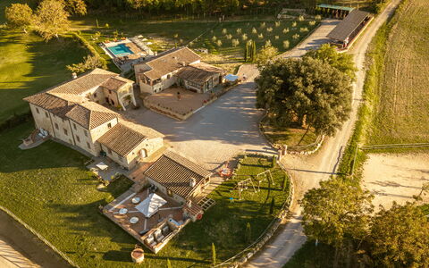 Le Torri, Borgo Campassini, Monteriggioni: Residential Area, House, Home, Estate, Landscape, Plain, Land Lot, Rural Area, Human Settlement, Cottage