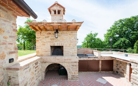 Il Borgo, Borgo Campassini, Monteriggioni: Brick, Brickwork, Garden, Landscaping, Outdoor Structure, Masonry Oven