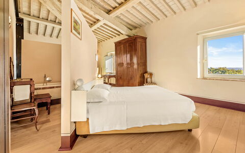 Terra Quercus: Bed, Wall, Bedroom, Interior Design, Bed Sheet, Furniture, Bedding, Ceiling, Flooring, Floor