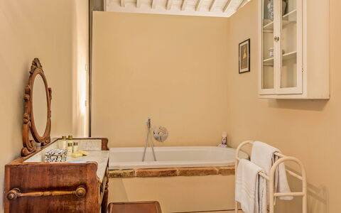 Terra Quercus: Wall, Interior Design, Plumbing Fixture, Bathtub, Bathroom, Flooring, Floor, Plumbing, Tap, Lighting