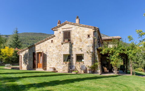 Villa la Felce: Home, House, Cottage, Door, Farmhouse, Estate, Rural Area, Villa, Garden