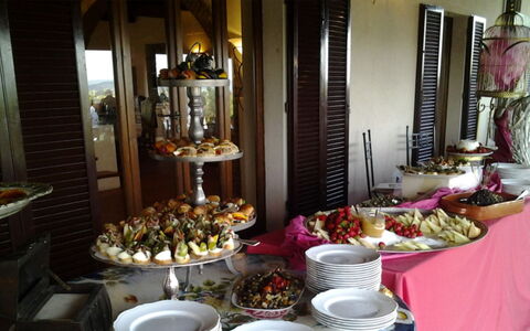 Villa del Lago: Furniture, Table, Tableware, Serveware, Chair, Dishware, Restaurant, Tablecloth, Plate, Food